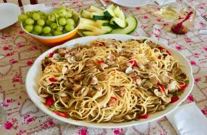 Abruzzeses-spaghetti-alle-vongole-at-home-with-Italian-Provincial-Tours