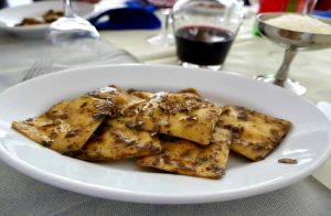 ricotta-ravioli-con-funghi-e-tartufo-ricotta-ravioli-with-mushrooms-and-truffle-food-adventures-Abruzzo-Italy