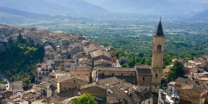 Small-group-tour-Pacentro-Abruzzo