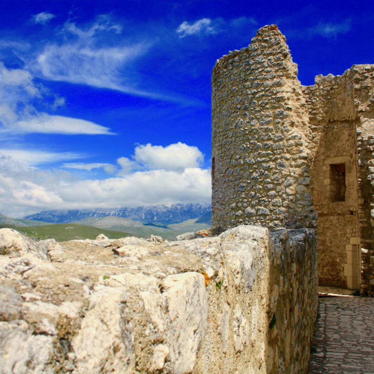 Santo Stefano di Sessanio > Rocca Calascio Italian Provincial Tours Santo Stefano di Sessanio > Rocca Calascio Italian Provincial Tours